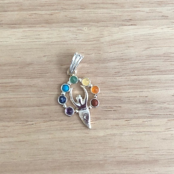 SEVEN CHAKRA REIKI HEALING PENDANT - Picture 1 of 2